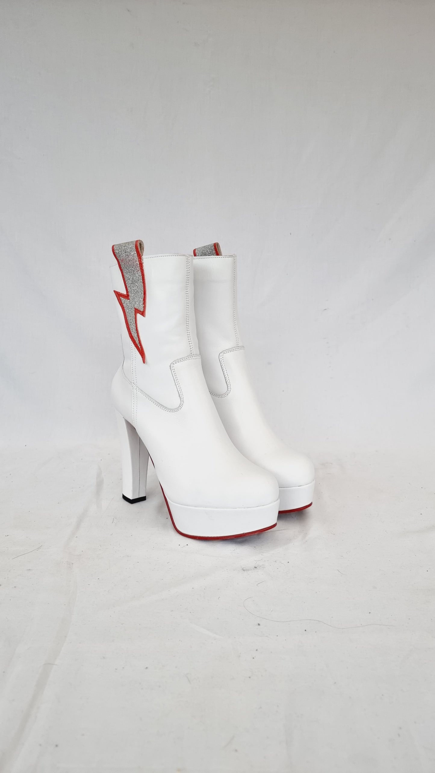 EU 39 / UK 6 Buffalo Shoes