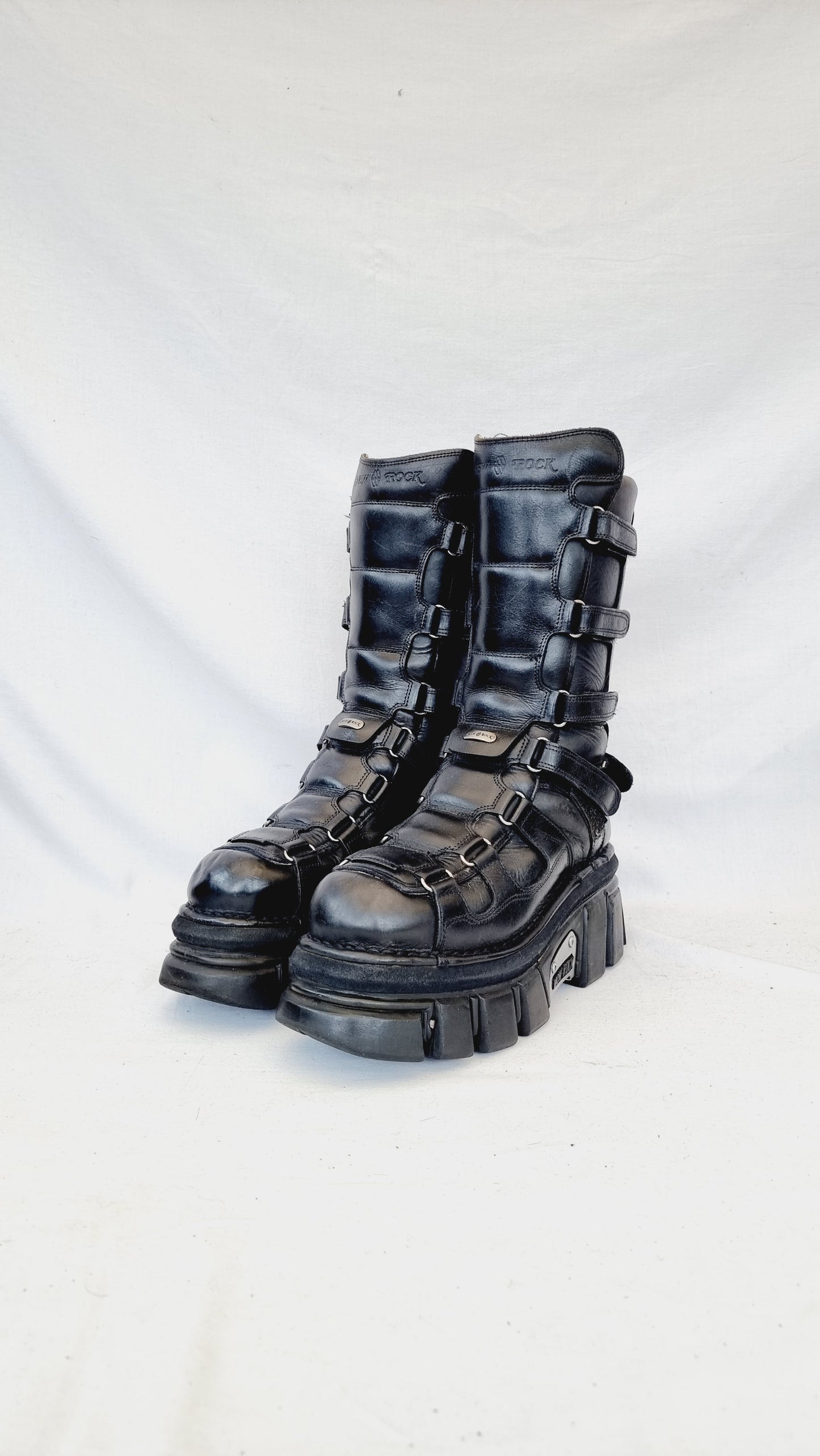 EU 42 / UK 8 New Rock Boots