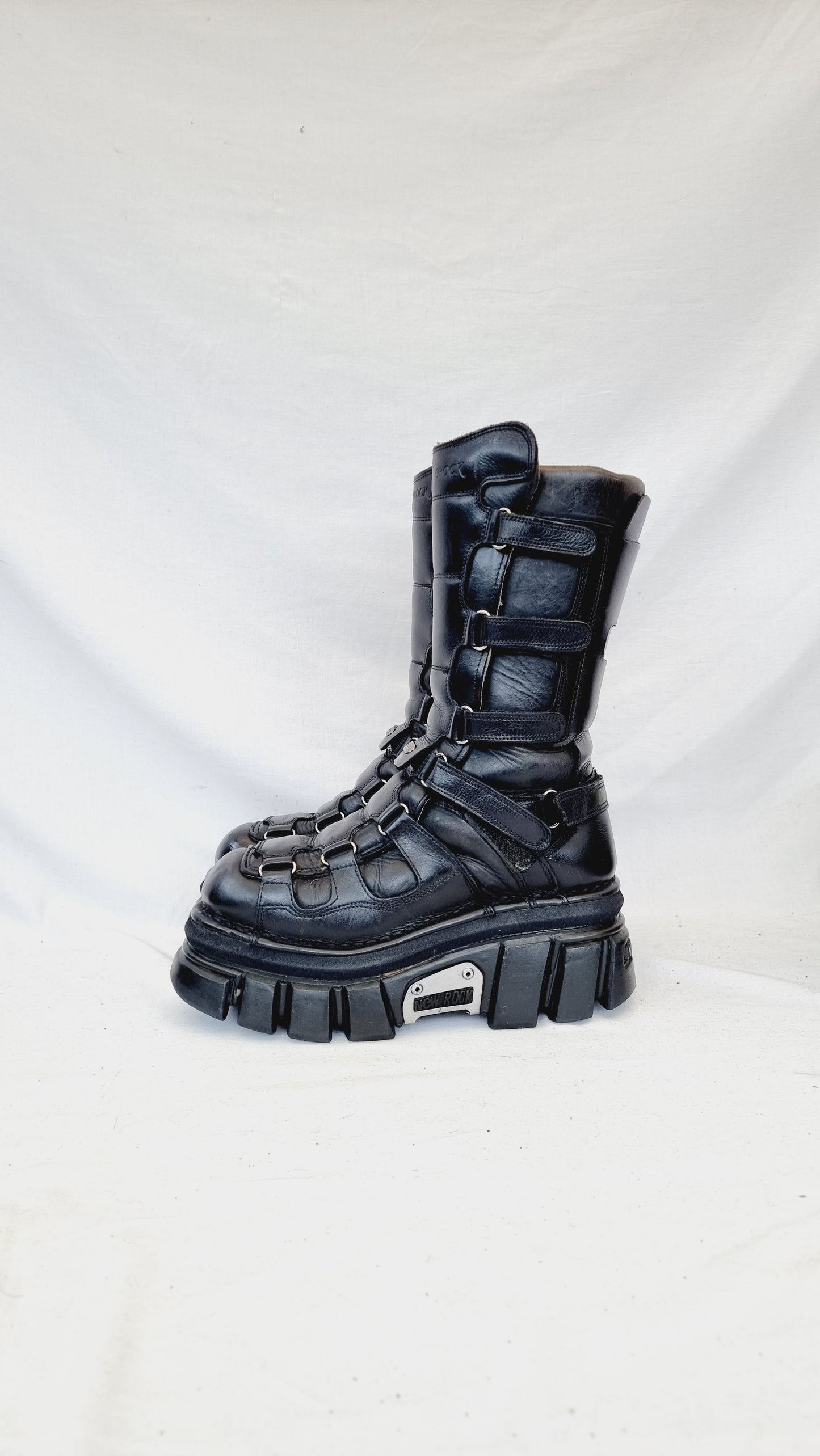 EU 42 / UK 8 New Rock Boots