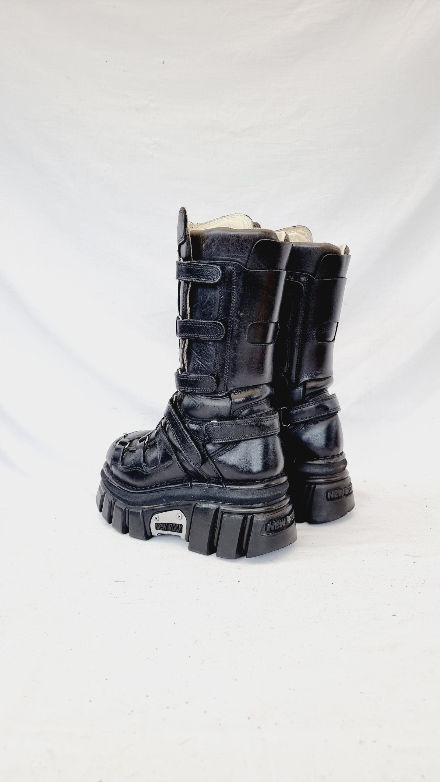 EU 42 / UK 8 New Rock Boots