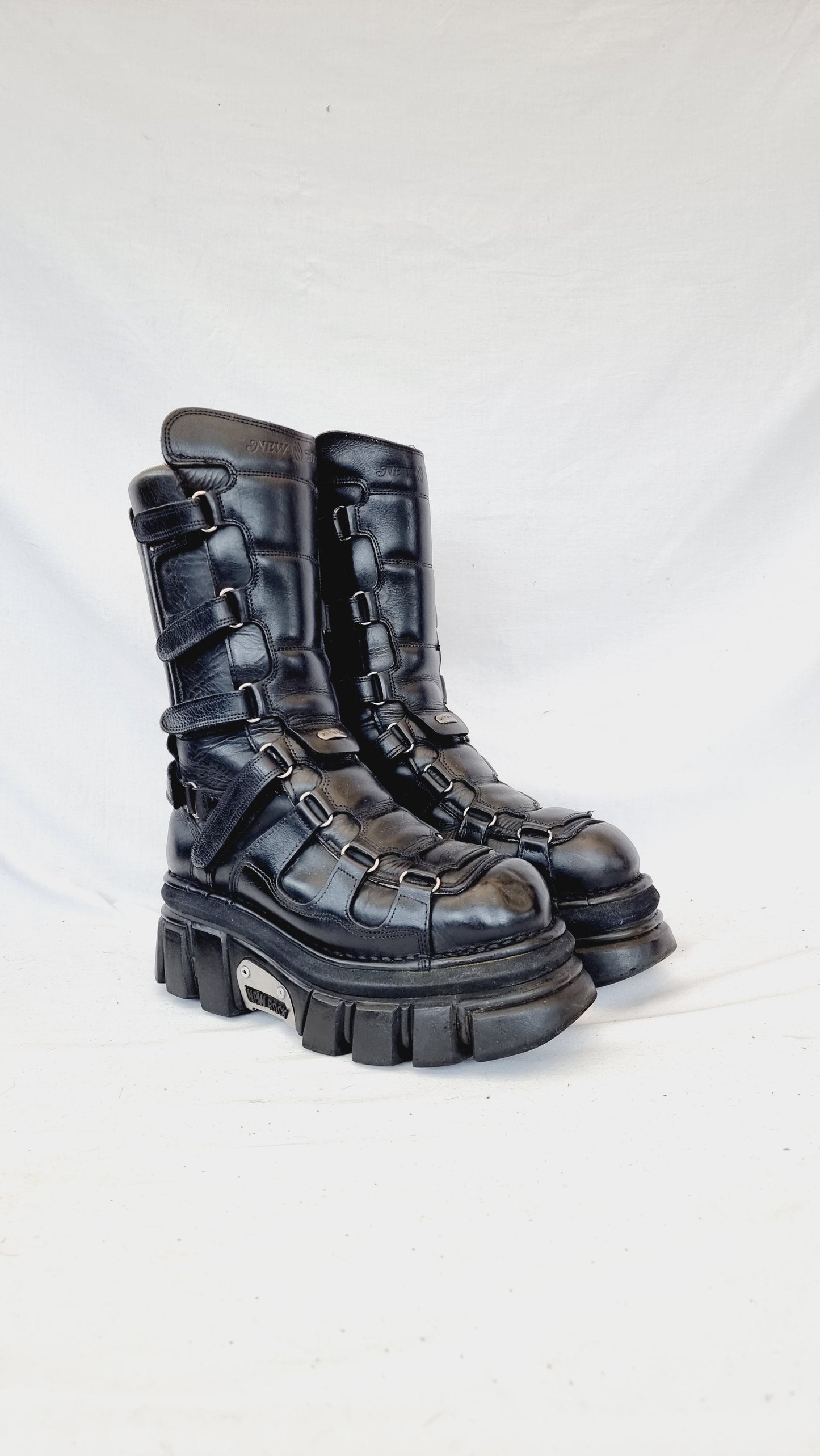 EU 42 / UK 8 New Rock Boots