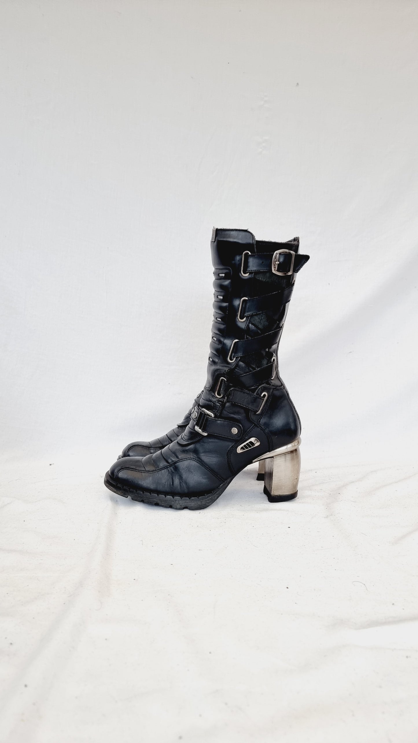 EU 38 / UK 5 New Rock Boots