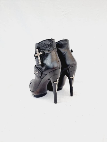 EU 40 / UK 7 New Rock Boots