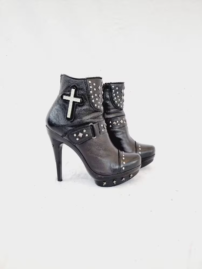 EU 40 / UK 7 New Rock Boots