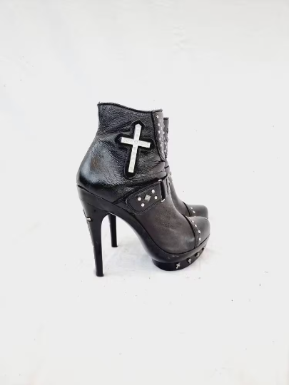 EU 40 / UK 7 New Rock Boots