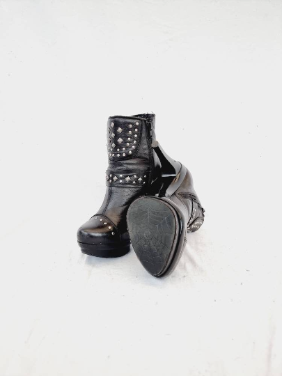 EU 40 / UK 7 New Rock Boots