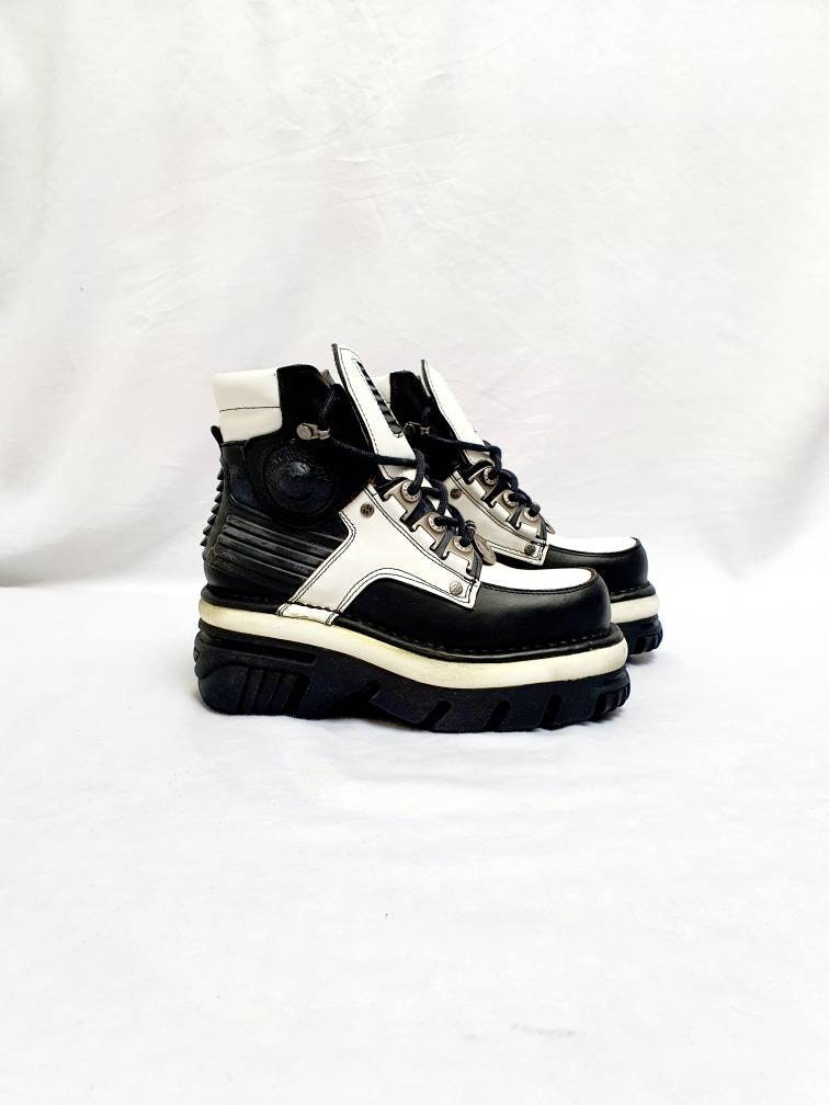 EU 36 / UK 3 New Rock Boots