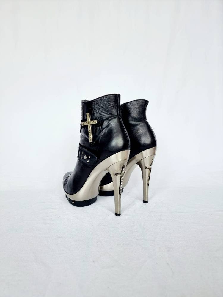 EU 40 / UK 7 New Rock Boots