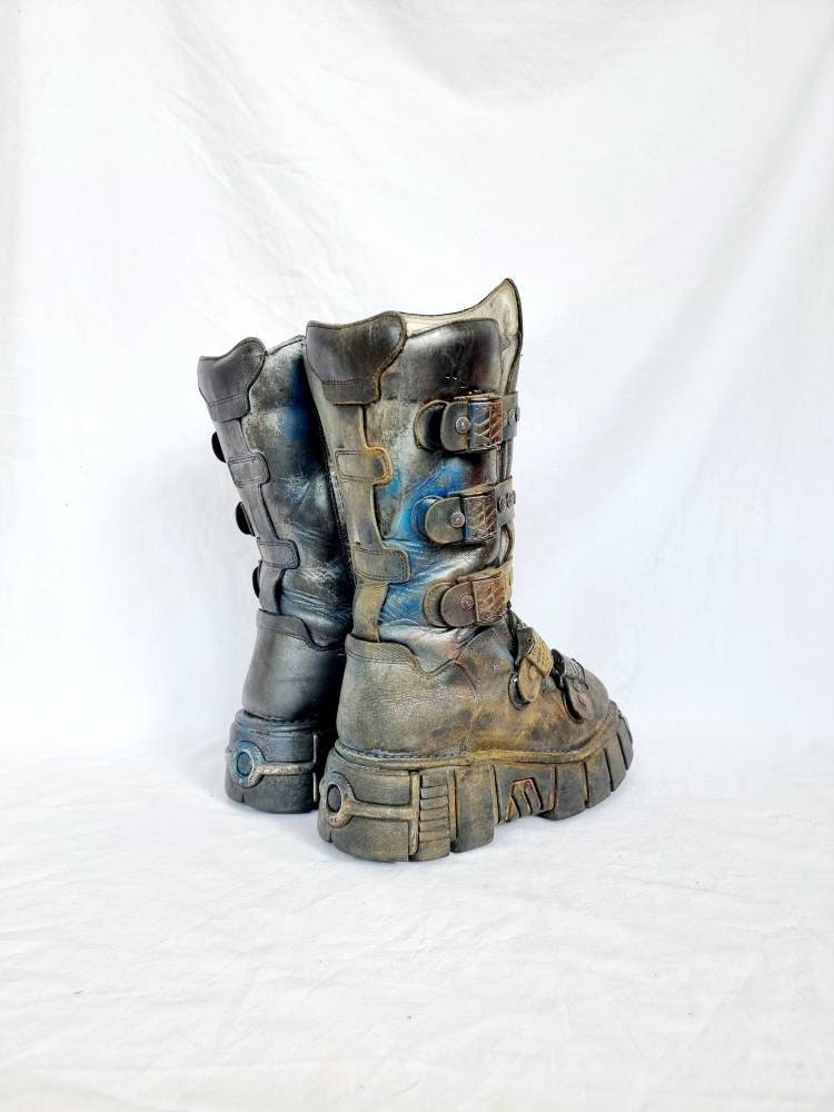 EU 43 / UK 9 New Rock Boots