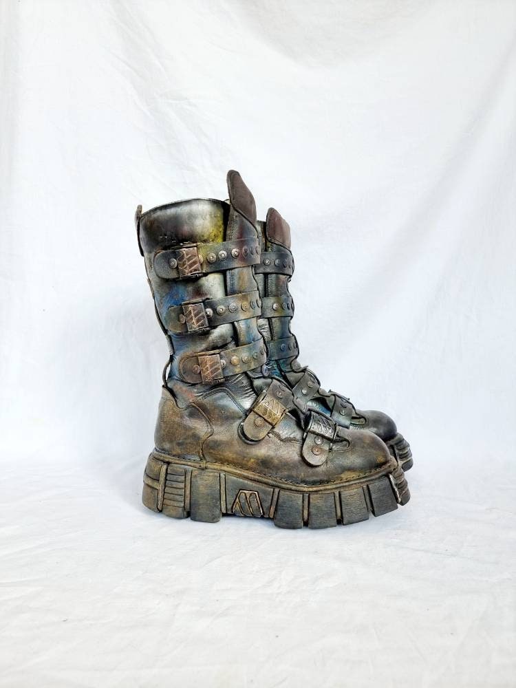 EU 43 / UK 9 New Rock Boots