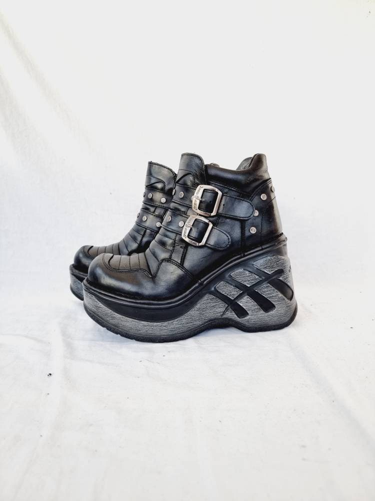 EU 40 / UK 7 New Rock Boots