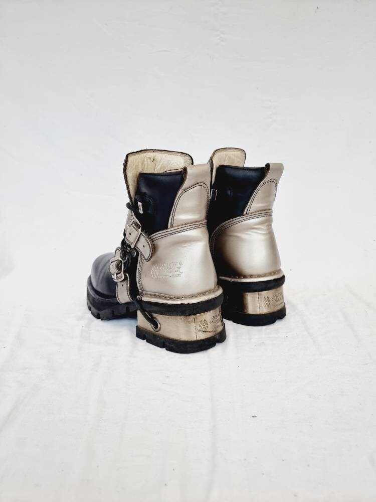 EU 39 / UK 6 New Rock Boots