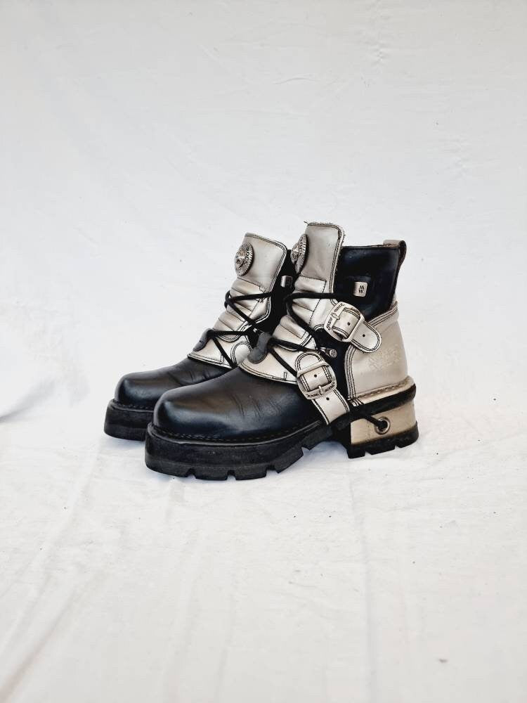 EU 39 / UK 6 New Rock Boots