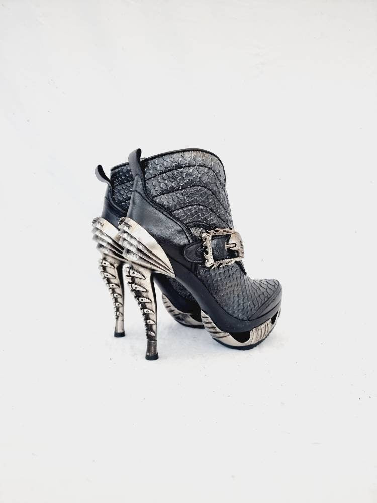 EU 36 / UK 3 New Rock Boots