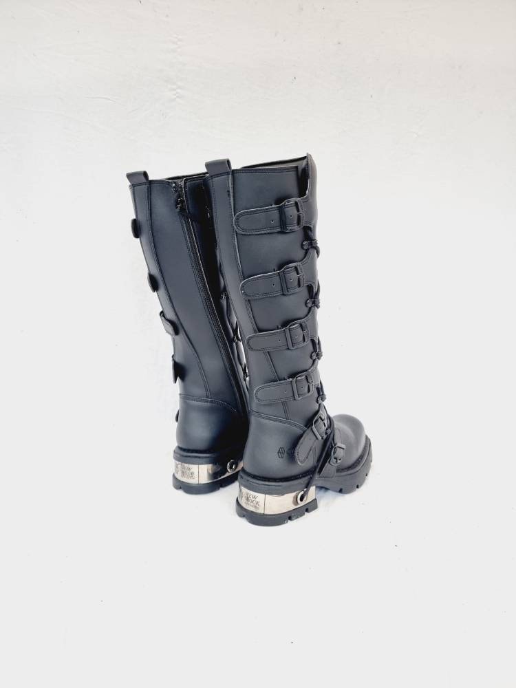 EU 41 / UK 7.5 New Rock Boots