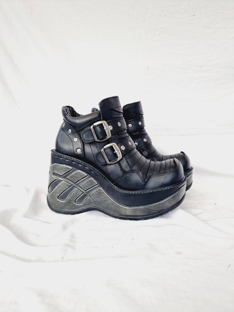 EU 41 / UK 7.5 New Rock Boots