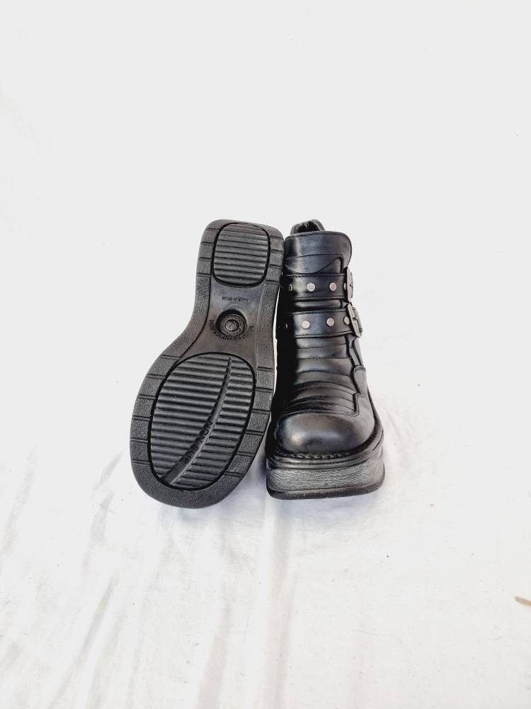 EU 40 / UK 7 New Rock Boots