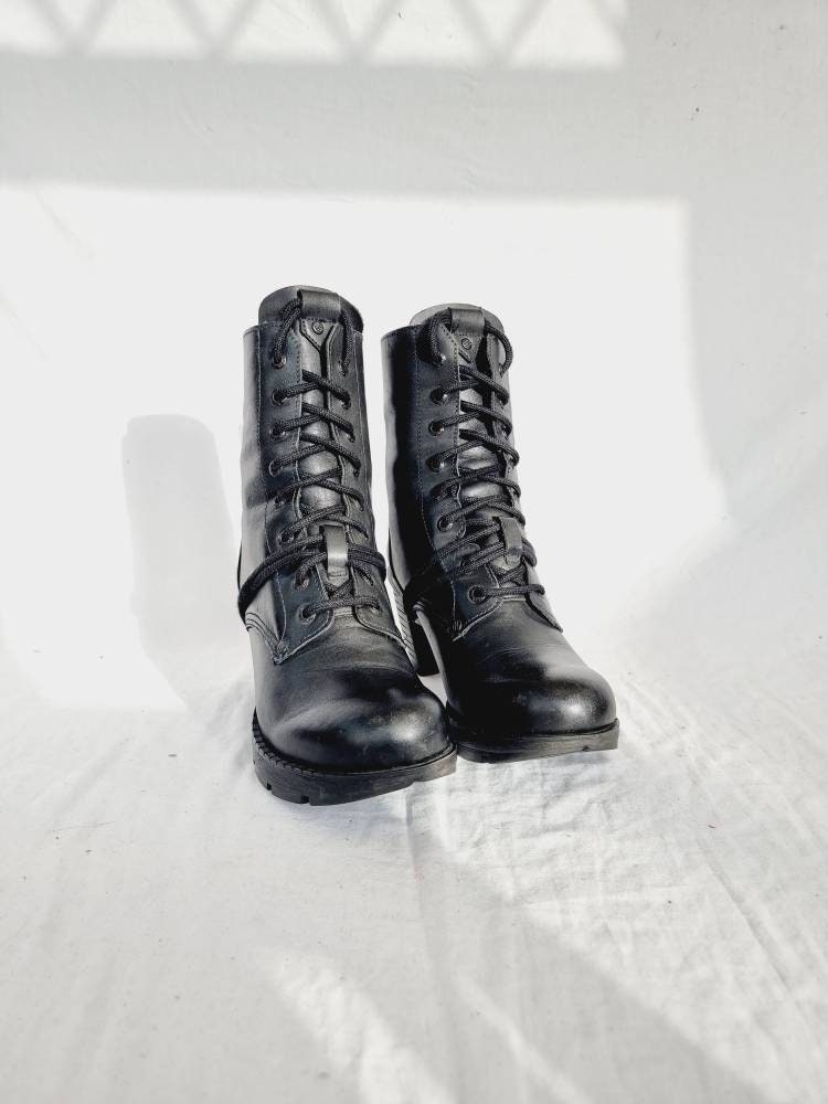 EU 40 / UK 7 New Rock Boots
