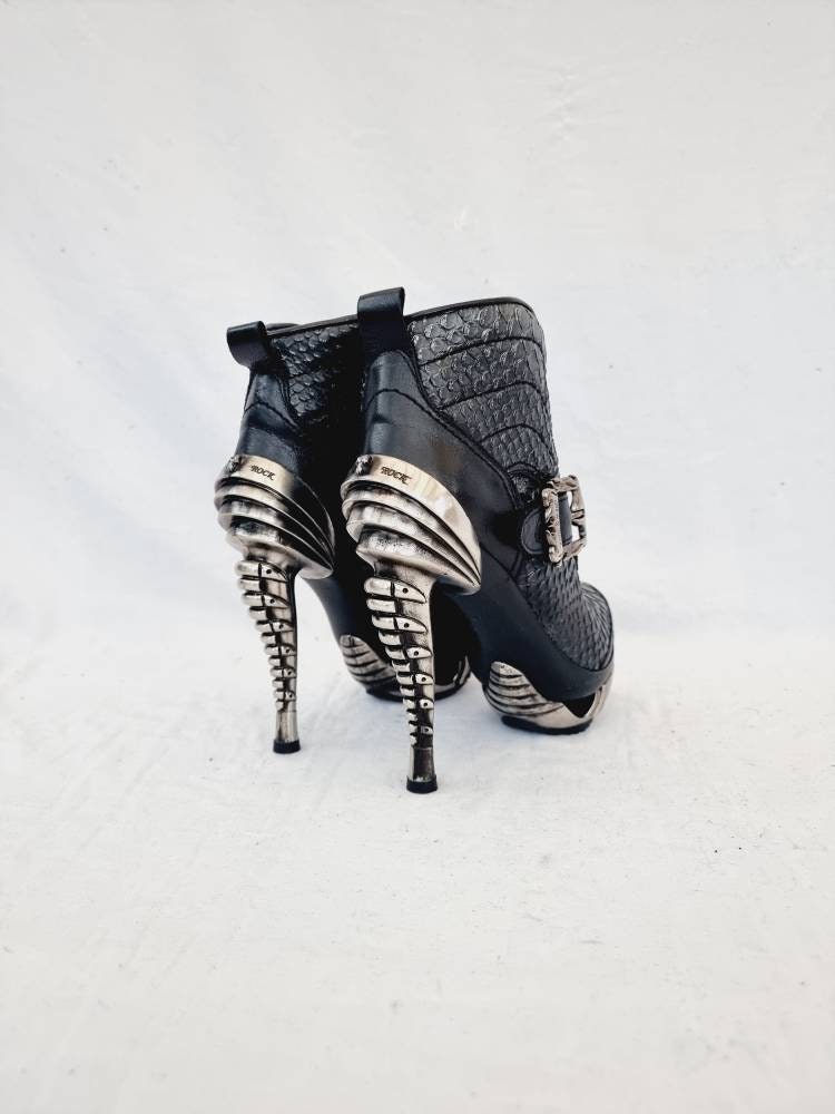 EU 36 / UK 3 New Rock Boots