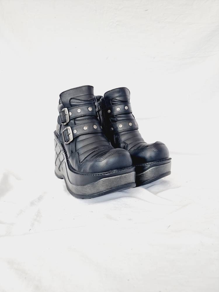 EU 41 / UK 7.5 New Rock Boots