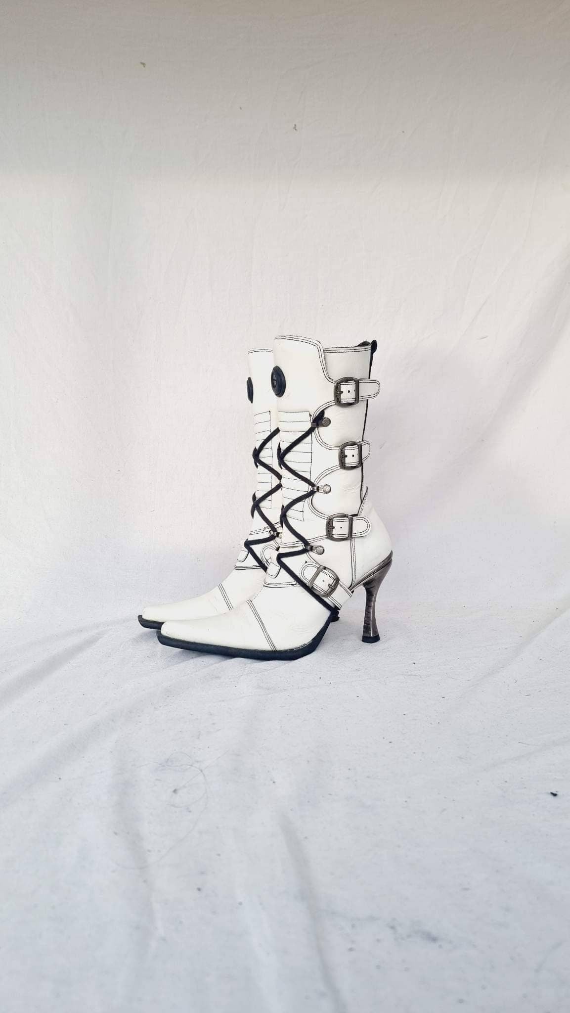EU 37 / UK 4 New Rock Boots
