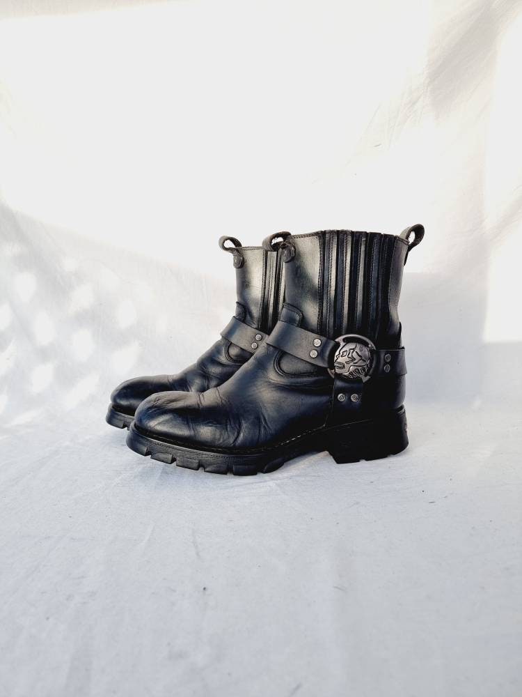 EU 42 / UK 8 New Rock Boots