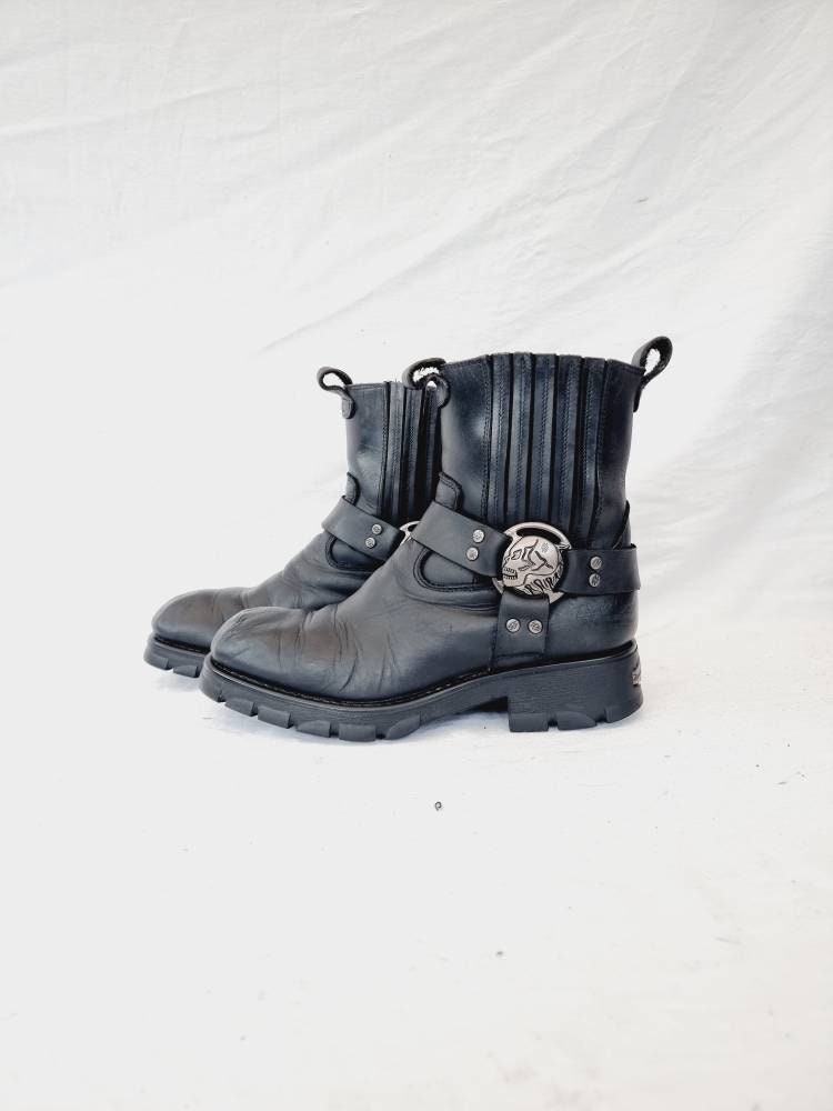EU 42 / UK 8 New Rock Boots