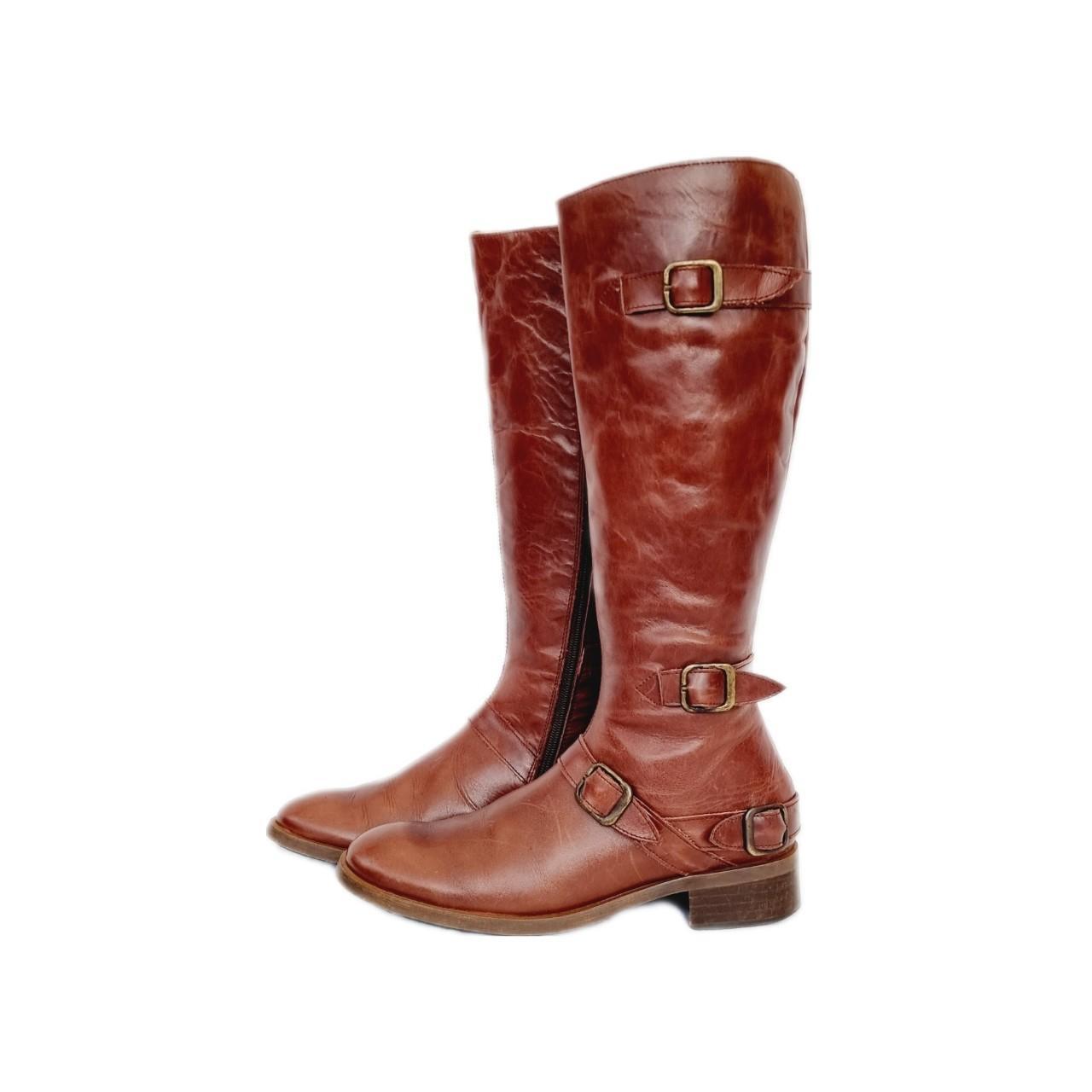 RARE Brown Vintage 90s / Y2K Mid Calf Leather Boots by the famous 90s brand DESTROY. Very Bratz Cottagecore Style. Earthy brown, with a slightly distressed style to the leather as is common with Destroy. They fasten with a zip, and have a small chunky heel.