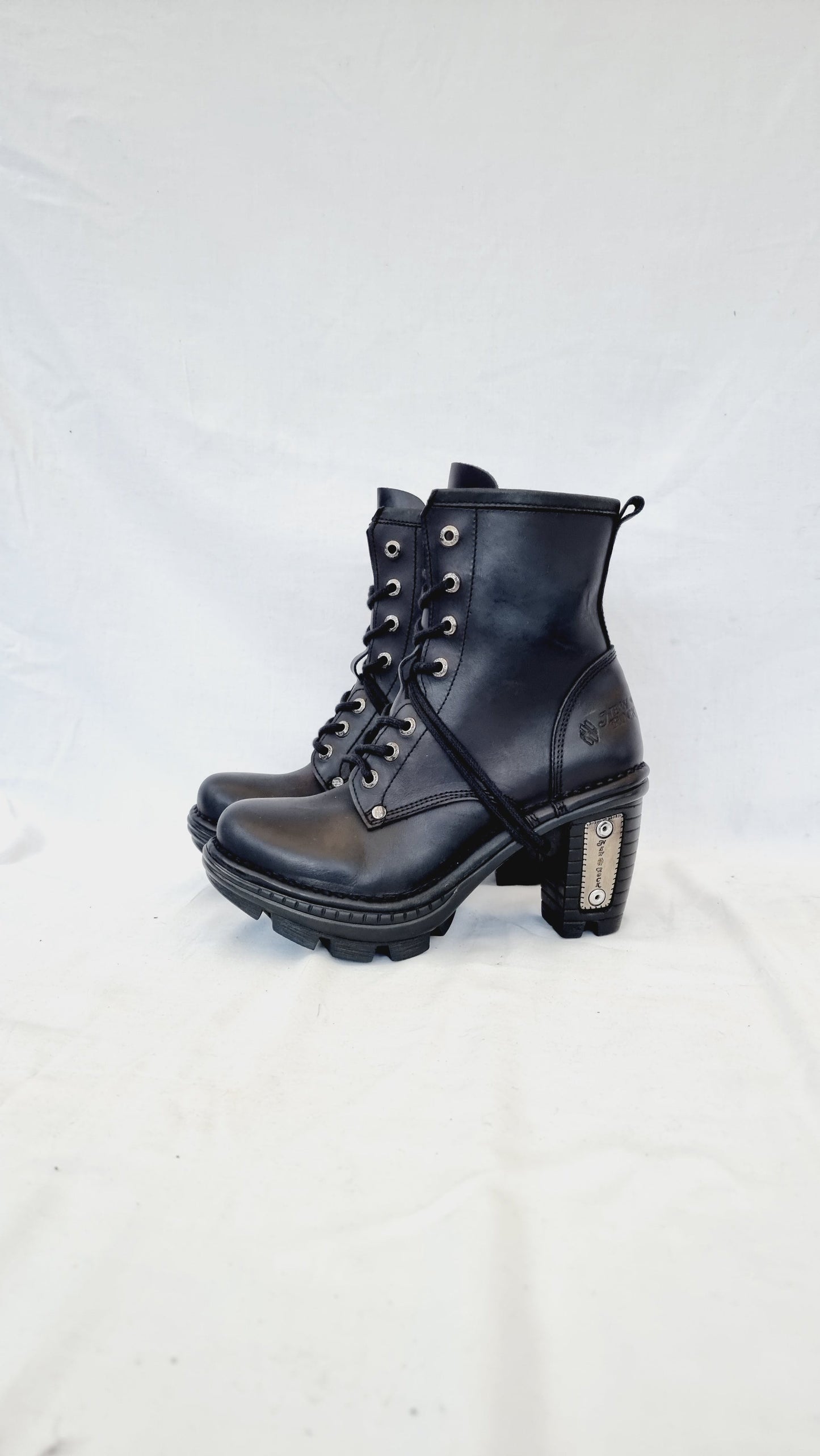 EU 37 / UK 4 New Rock Boots