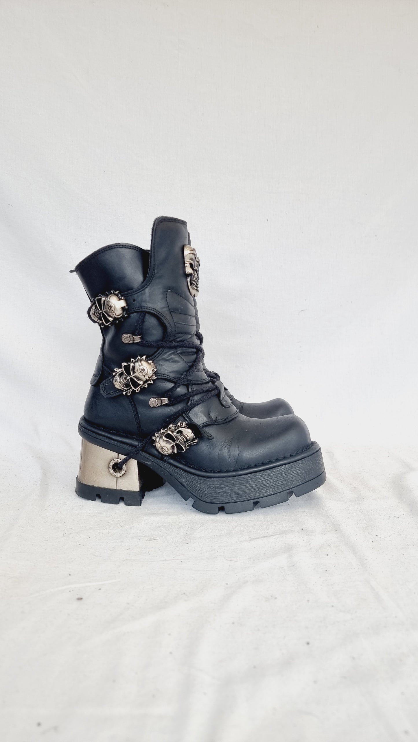 EU 38 / UK 5 New Rock Boots