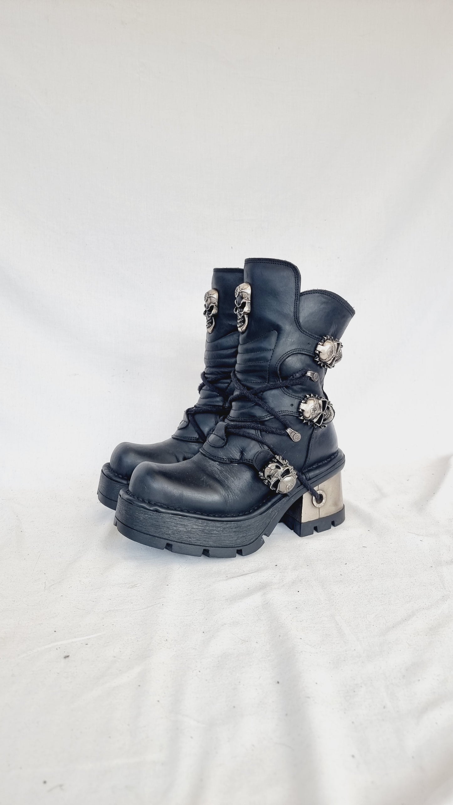 EU 38 / UK 5 New Rock Boots