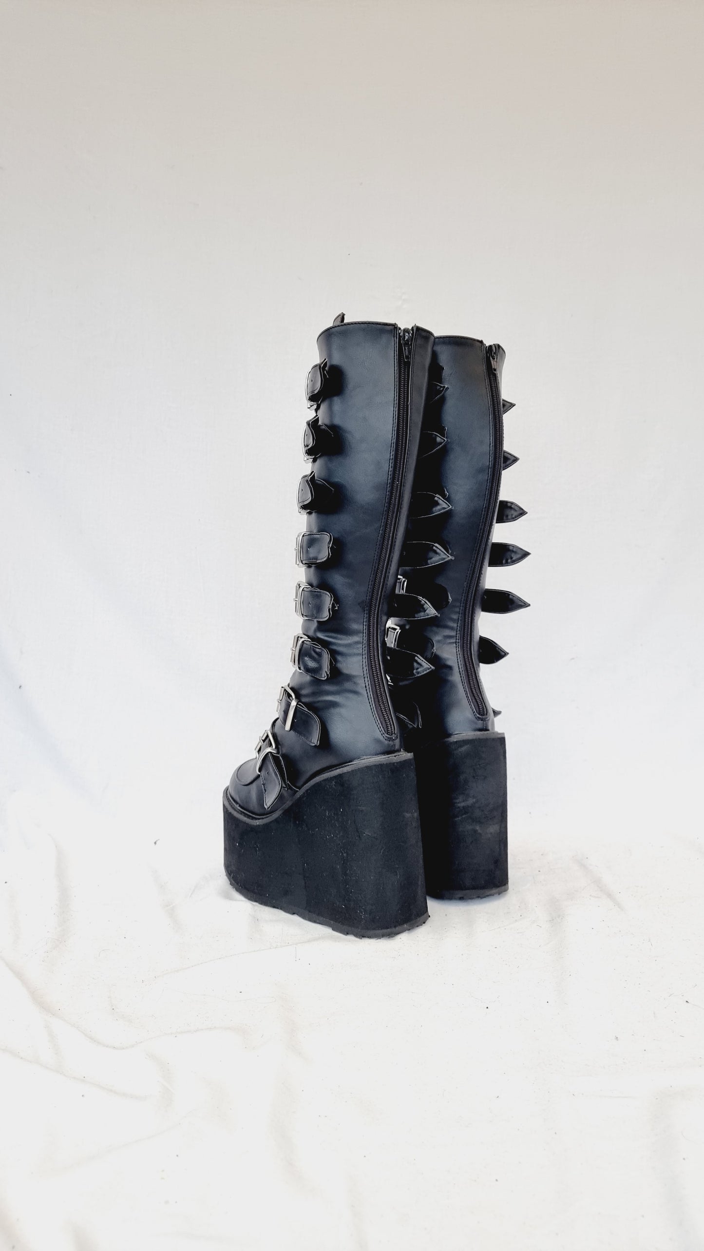 EU 39 / UK 6 Demonia Shoes