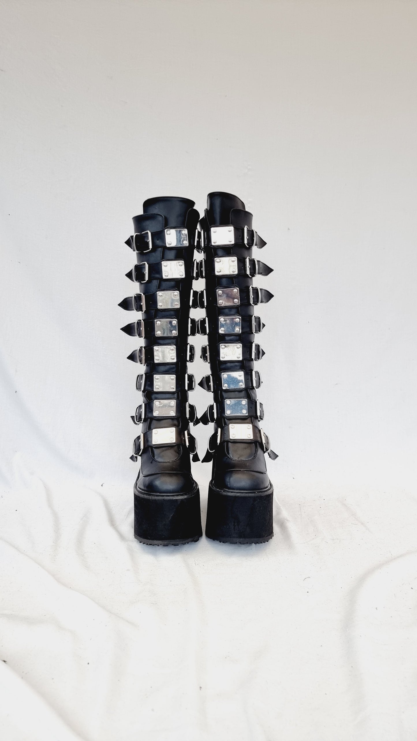 EU 39 / UK 6 Demonia Shoes