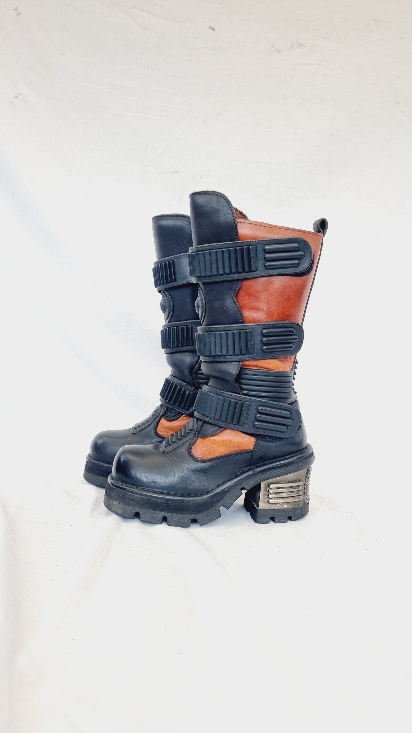 EU 38 / UK 5 New Rock Boots