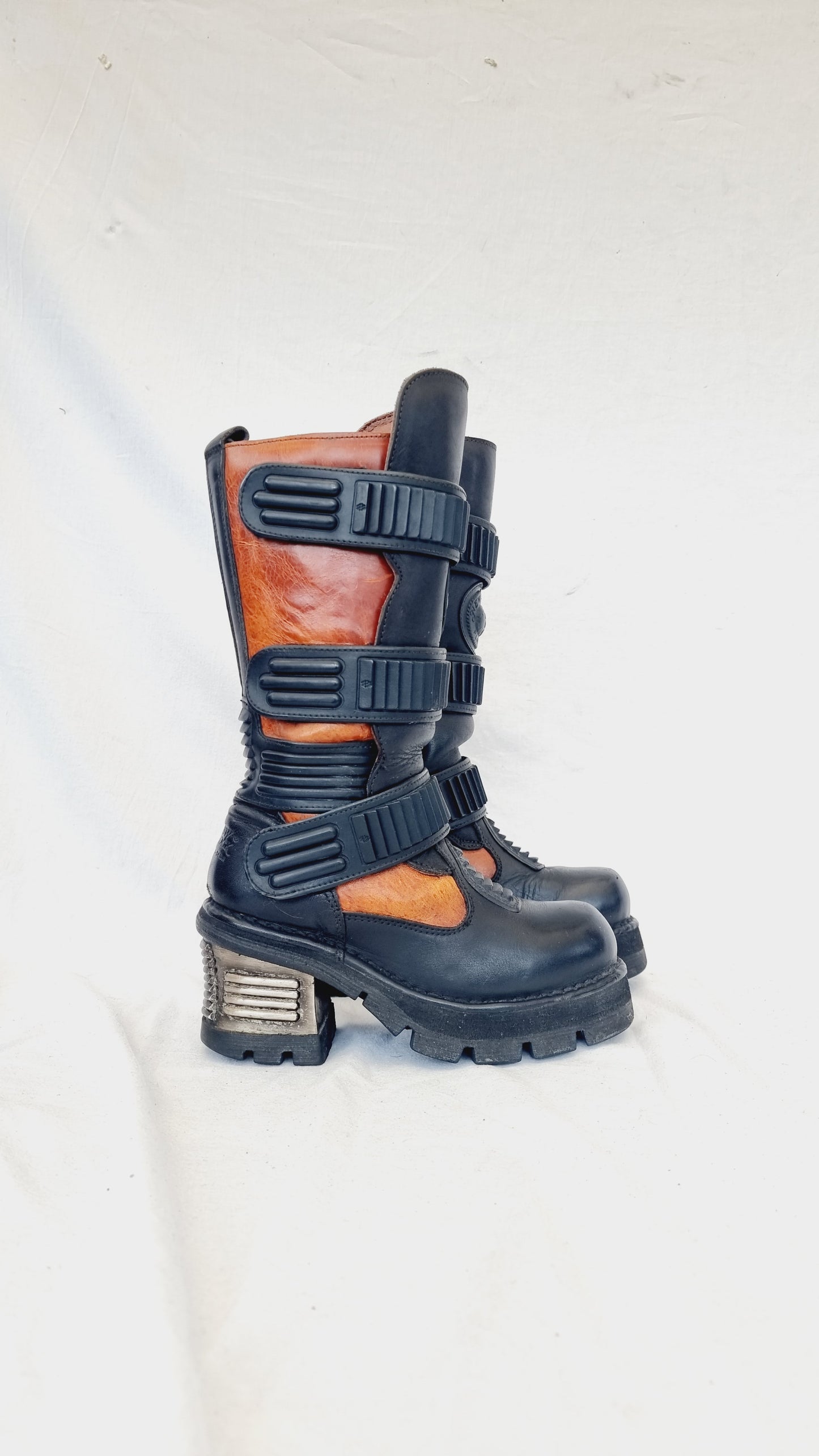 EU 38 / UK 5 New Rock Boots