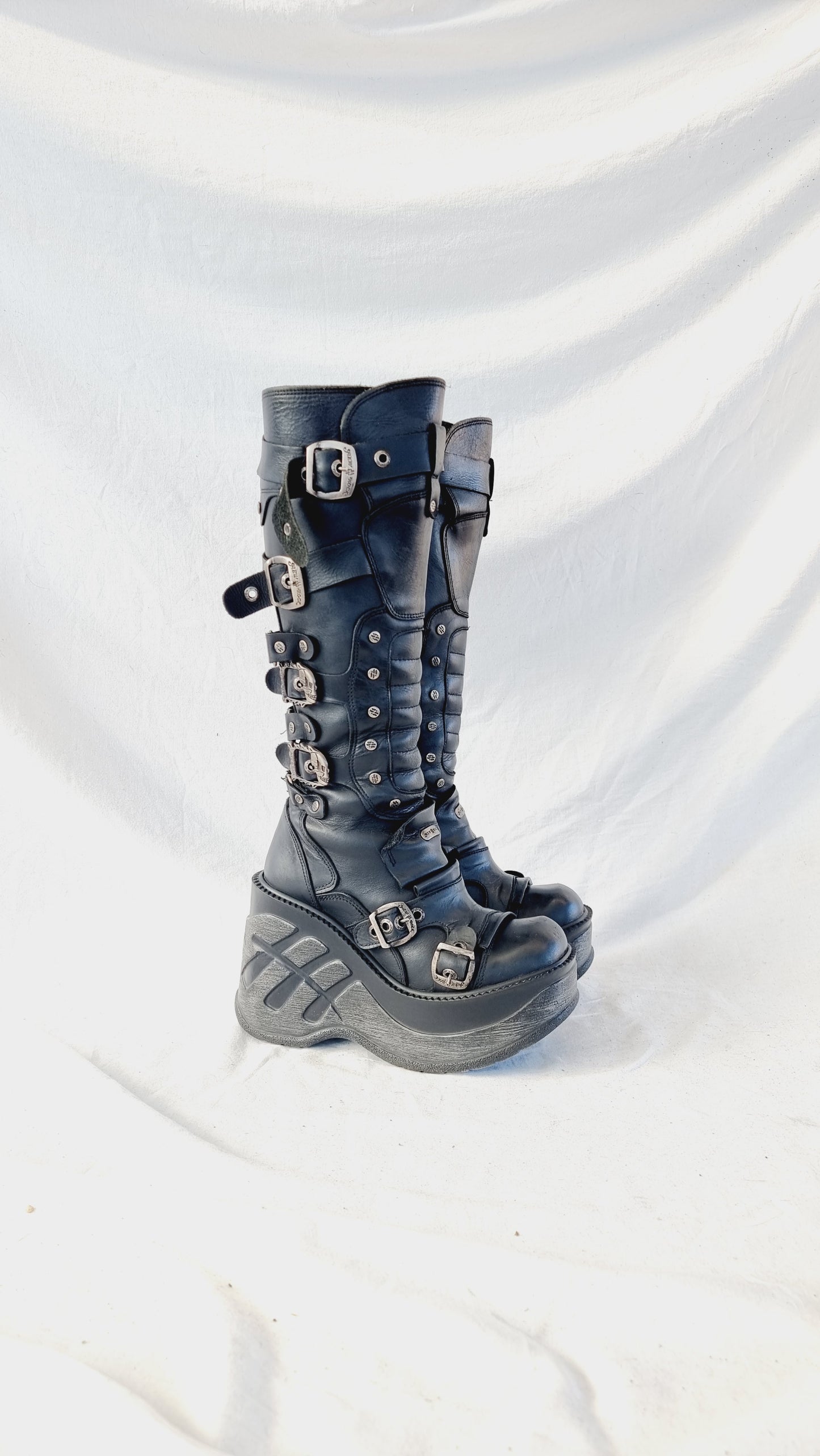 EU 36 / UK 3 New Rock Boots