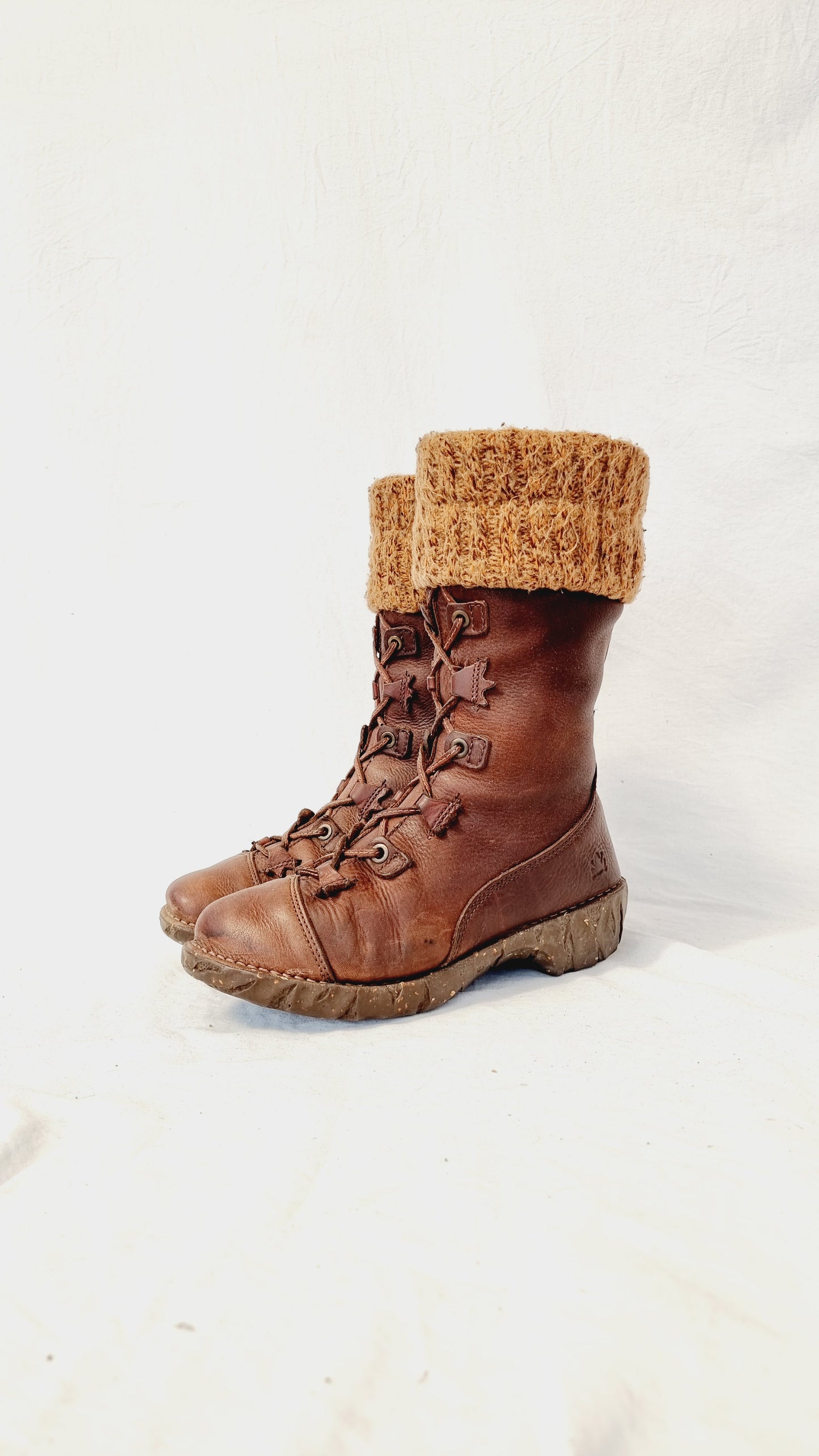 EU 38 / UK 5 El Naturalista Boots