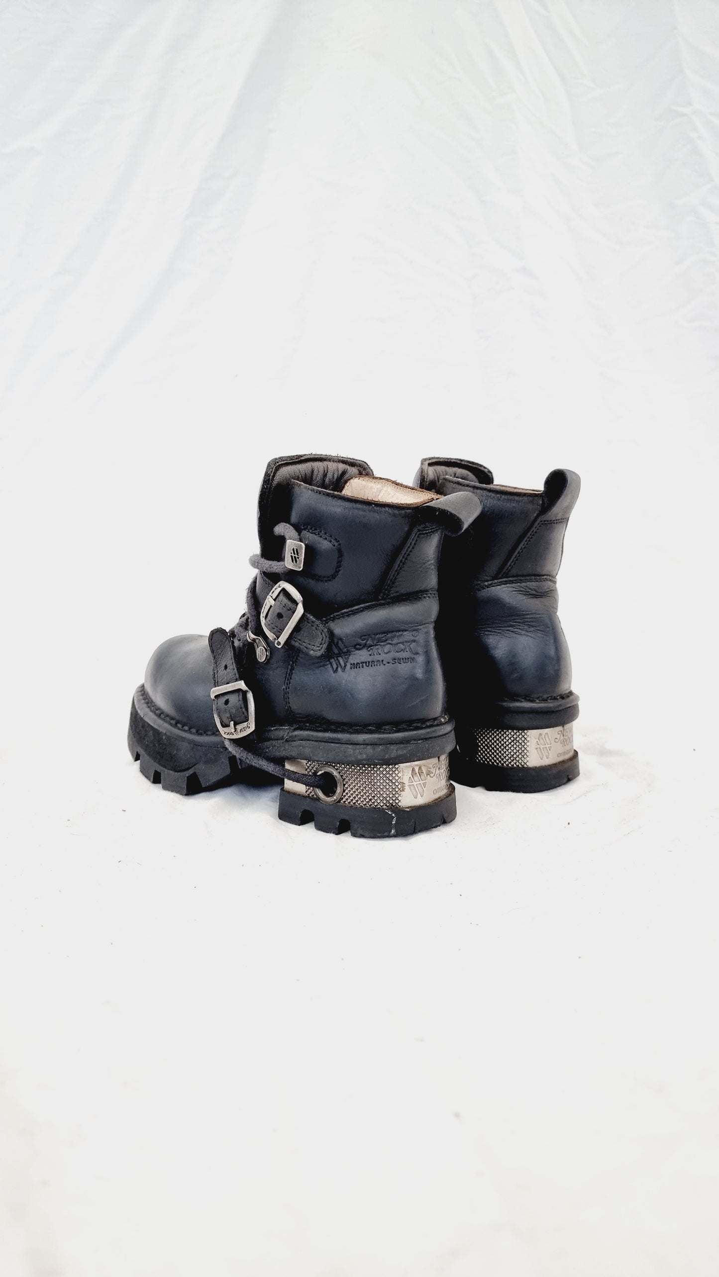 EU 35 / UK 2.5 New Rock Boots