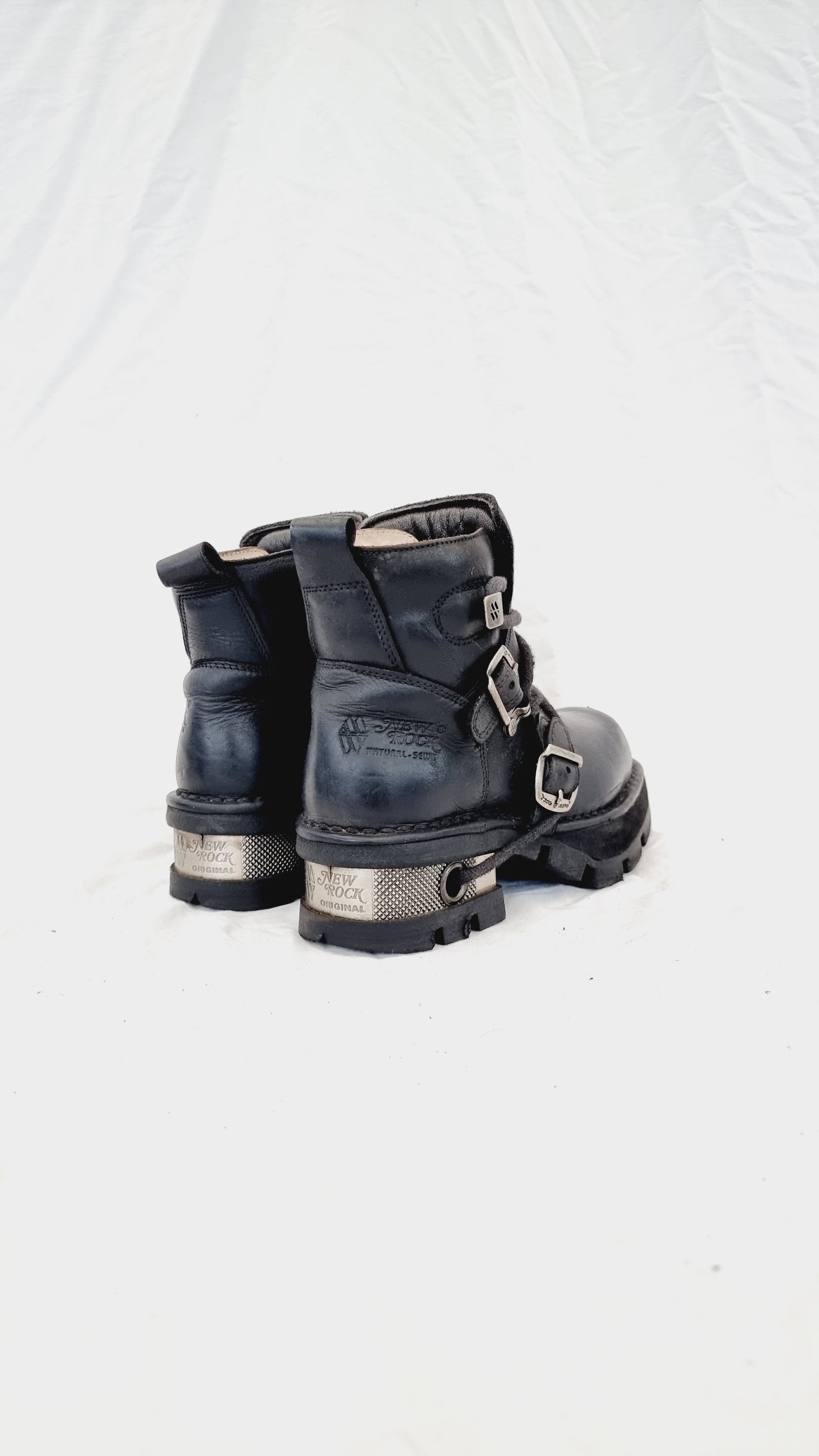 EU 35 / UK 2.5 New Rock Boots