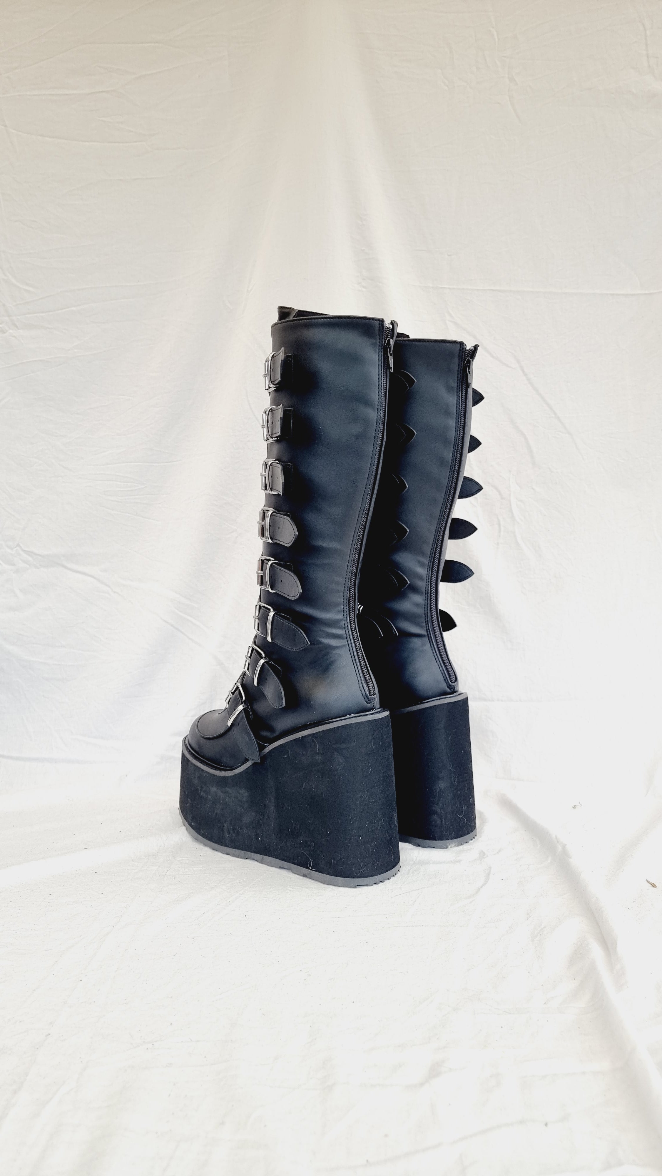 EU 41 / UK 7.5 Demonia Shoes