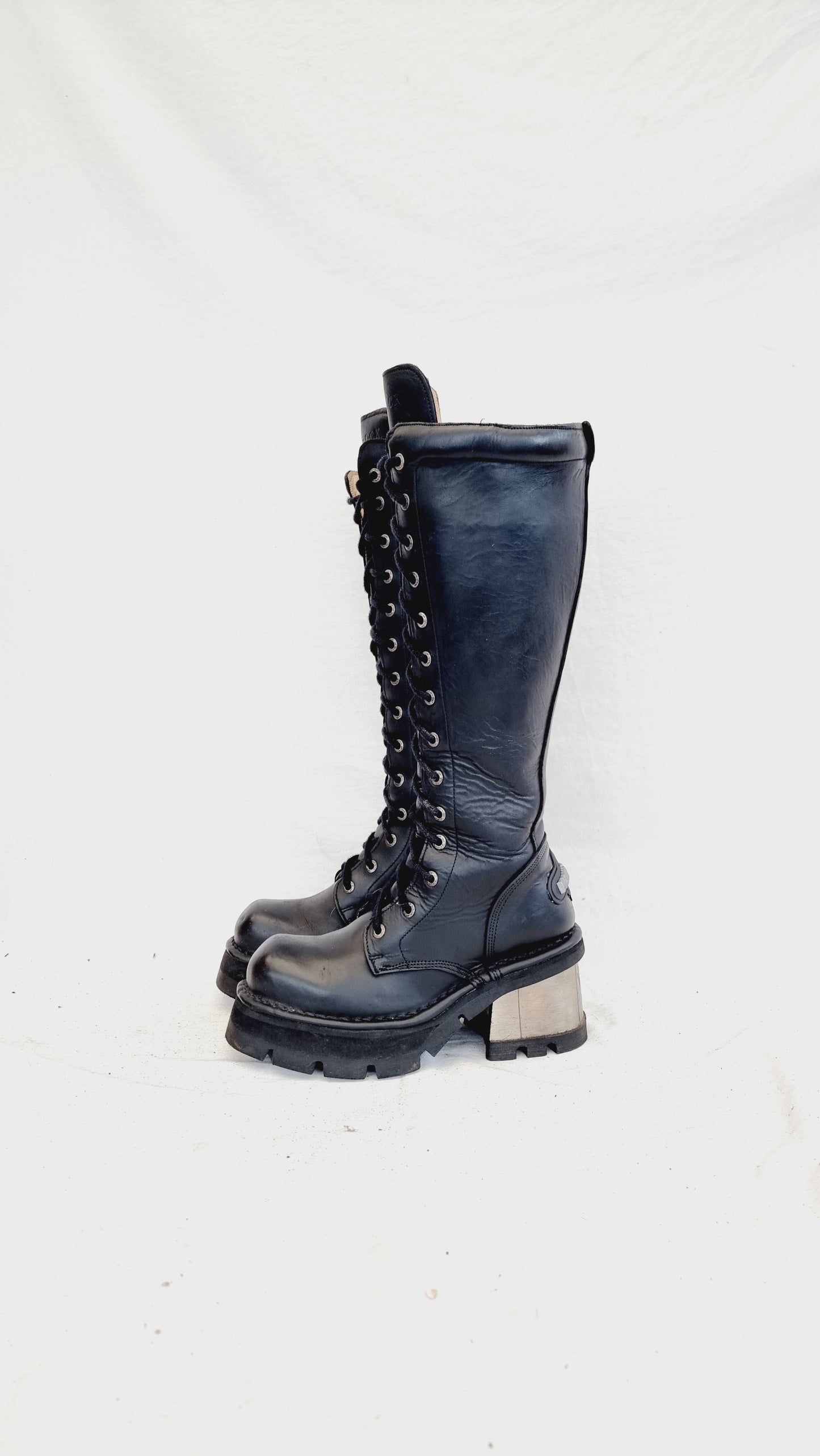 EU 38 / UK 5 New Rock Boots