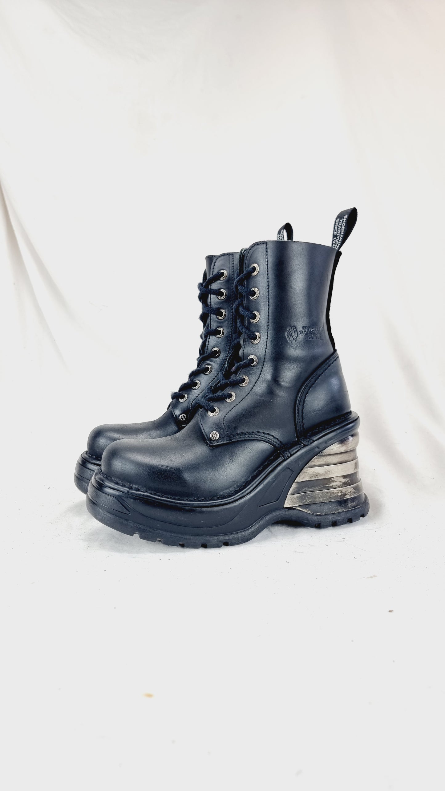 EU 38 / UK 5 New Rock Boots