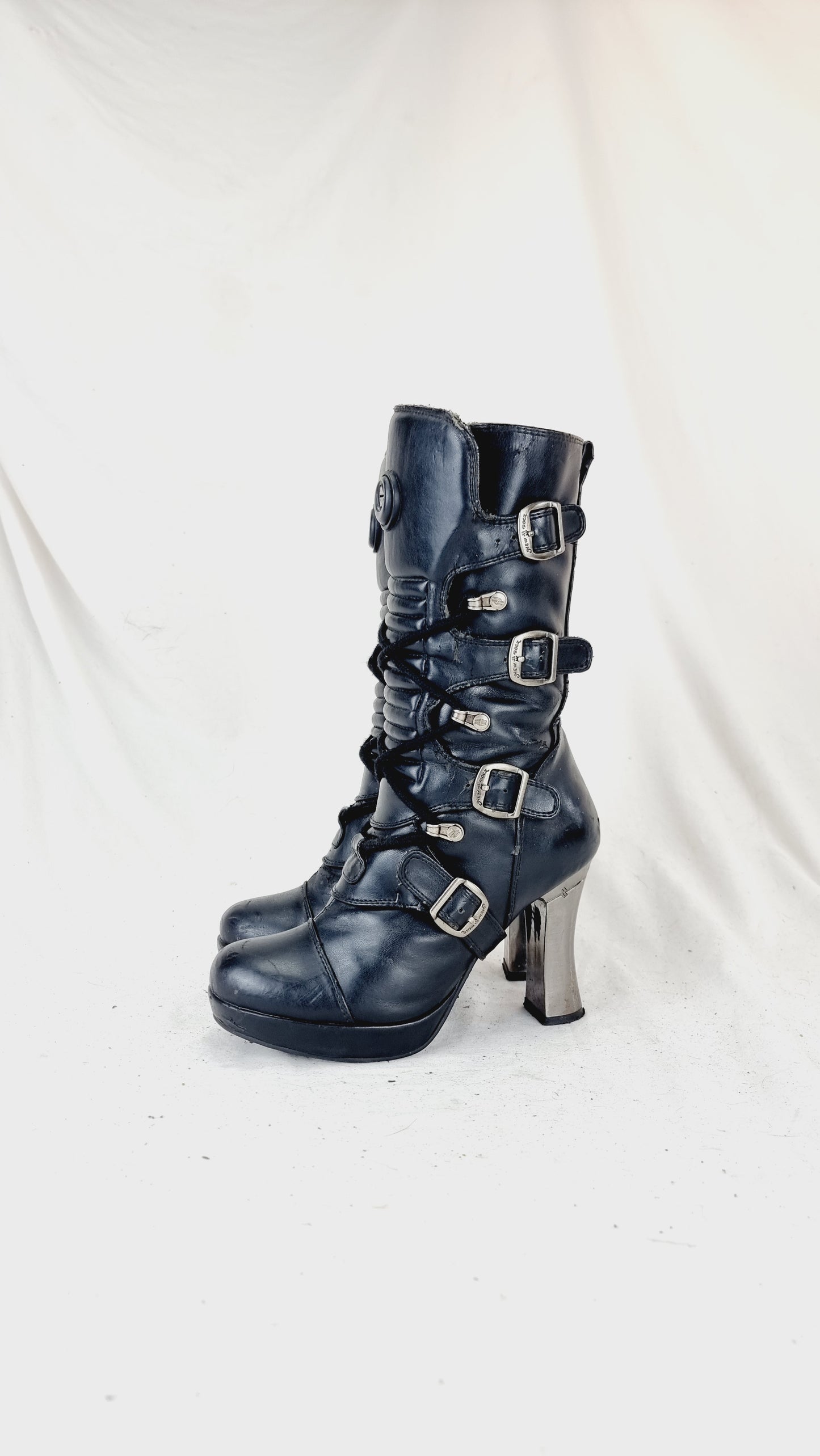 EU 38 / UK 5 New Rock Boots