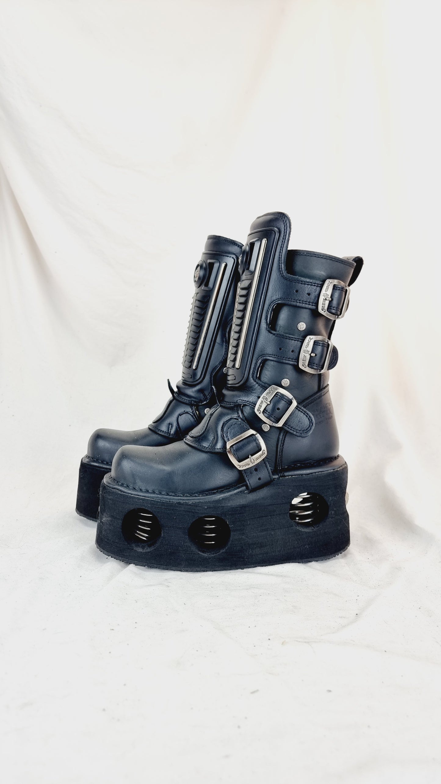 EU 36 / UK 3 New Rock Boots