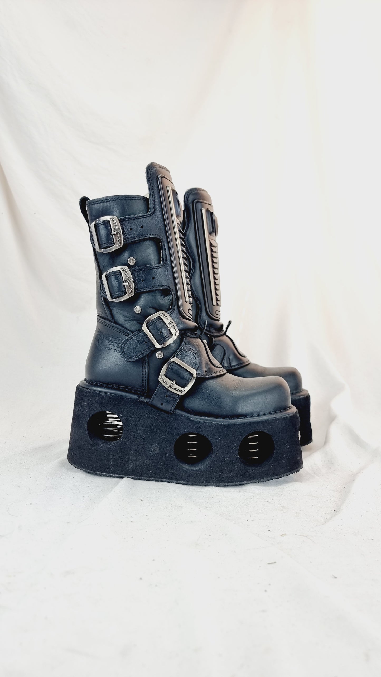 EU 36 / UK 3 New Rock Boots