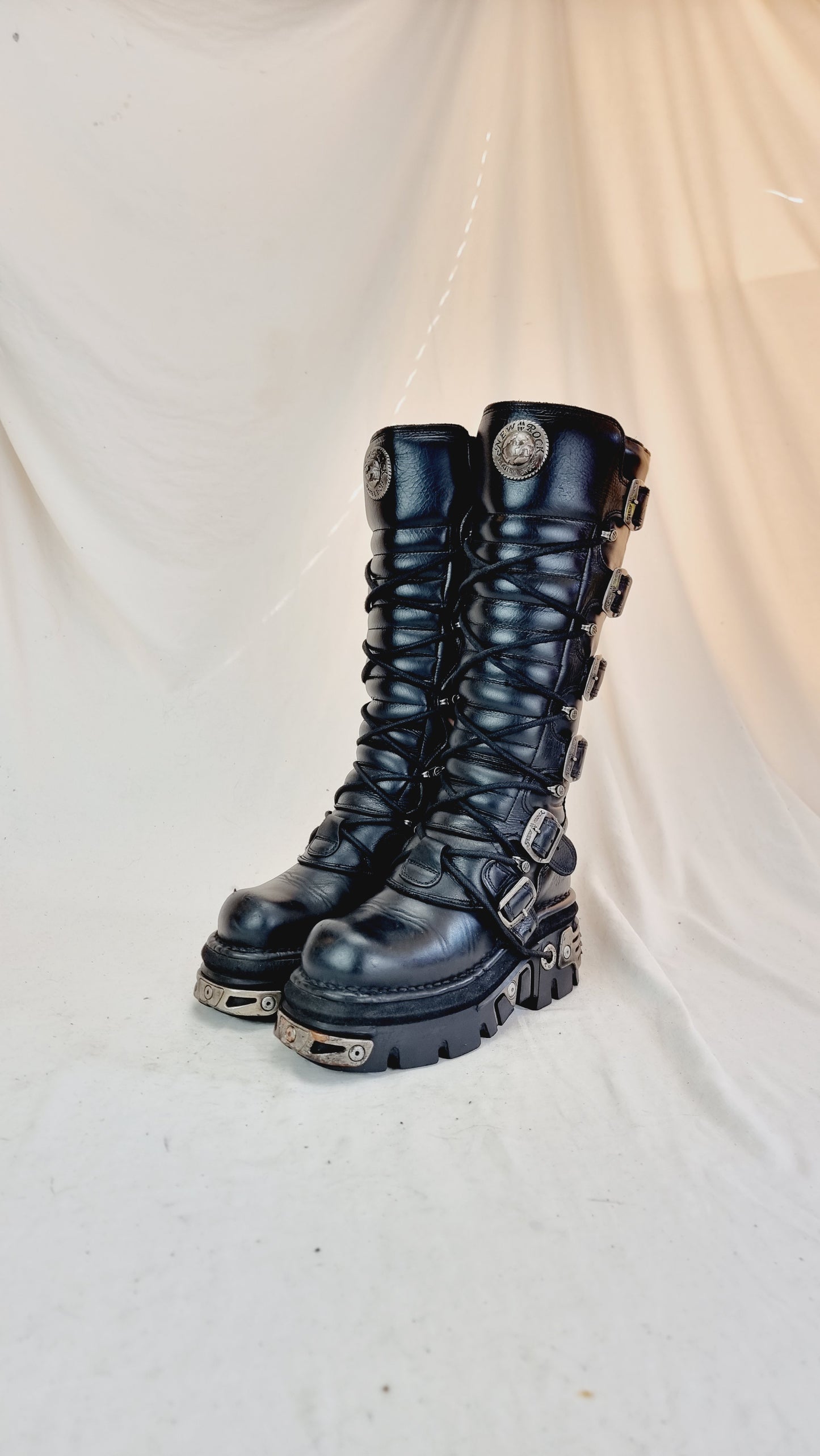 EU 37 / UK 4 New Rock Boots