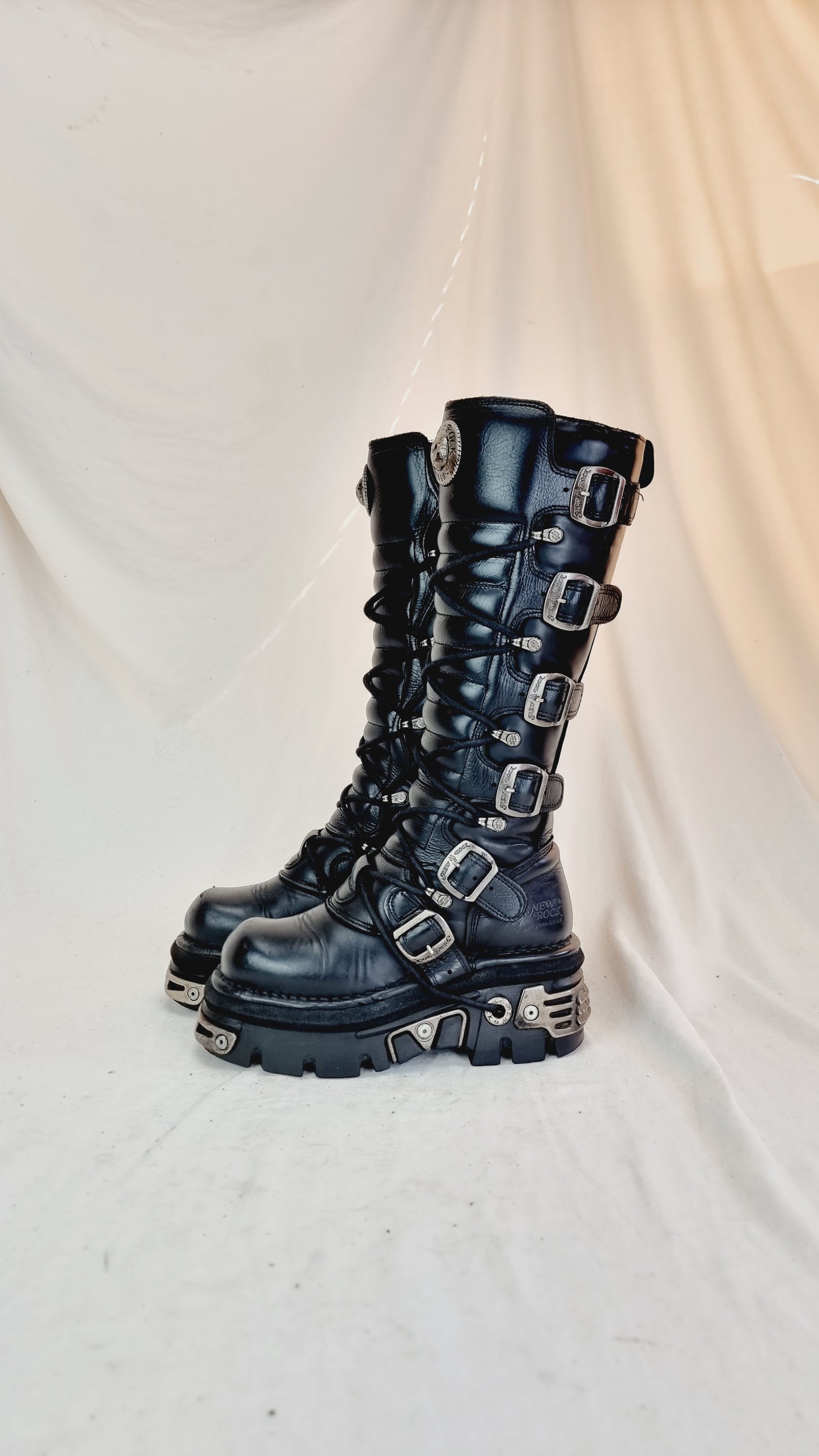 EU 37 / UK 4 New Rock Boots