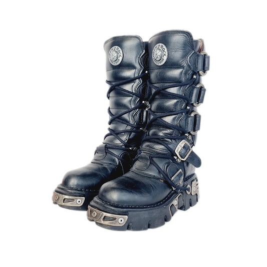 Leather and metal New Rock boots with lace up fronts and Velcro straps. These tower boots are black in colour and sit a little above the mid calf. The buckles and laces are fully adjustable from the inside and outside of the boot.