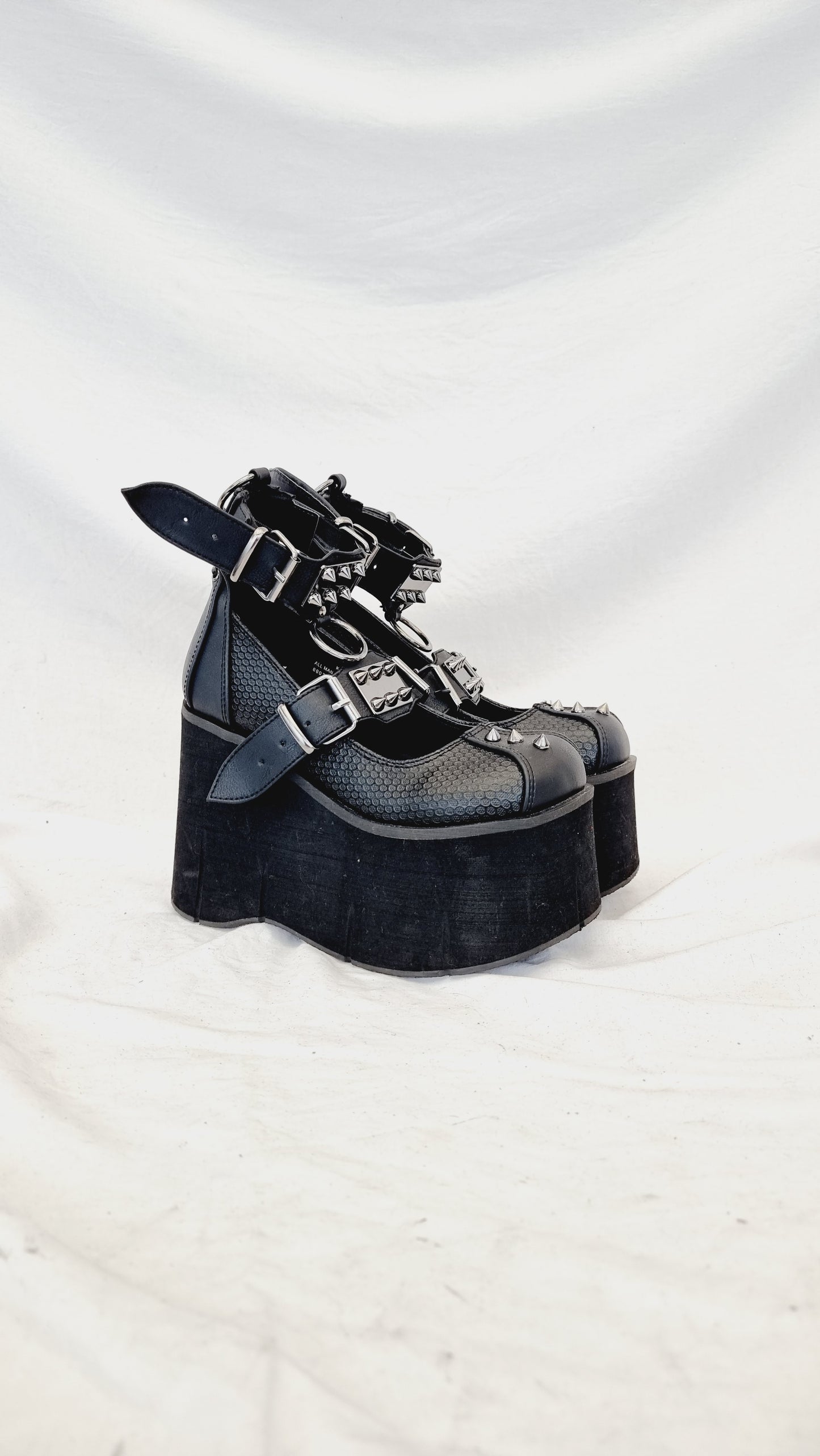 EU 37 / UK 4 Demonia Shoes