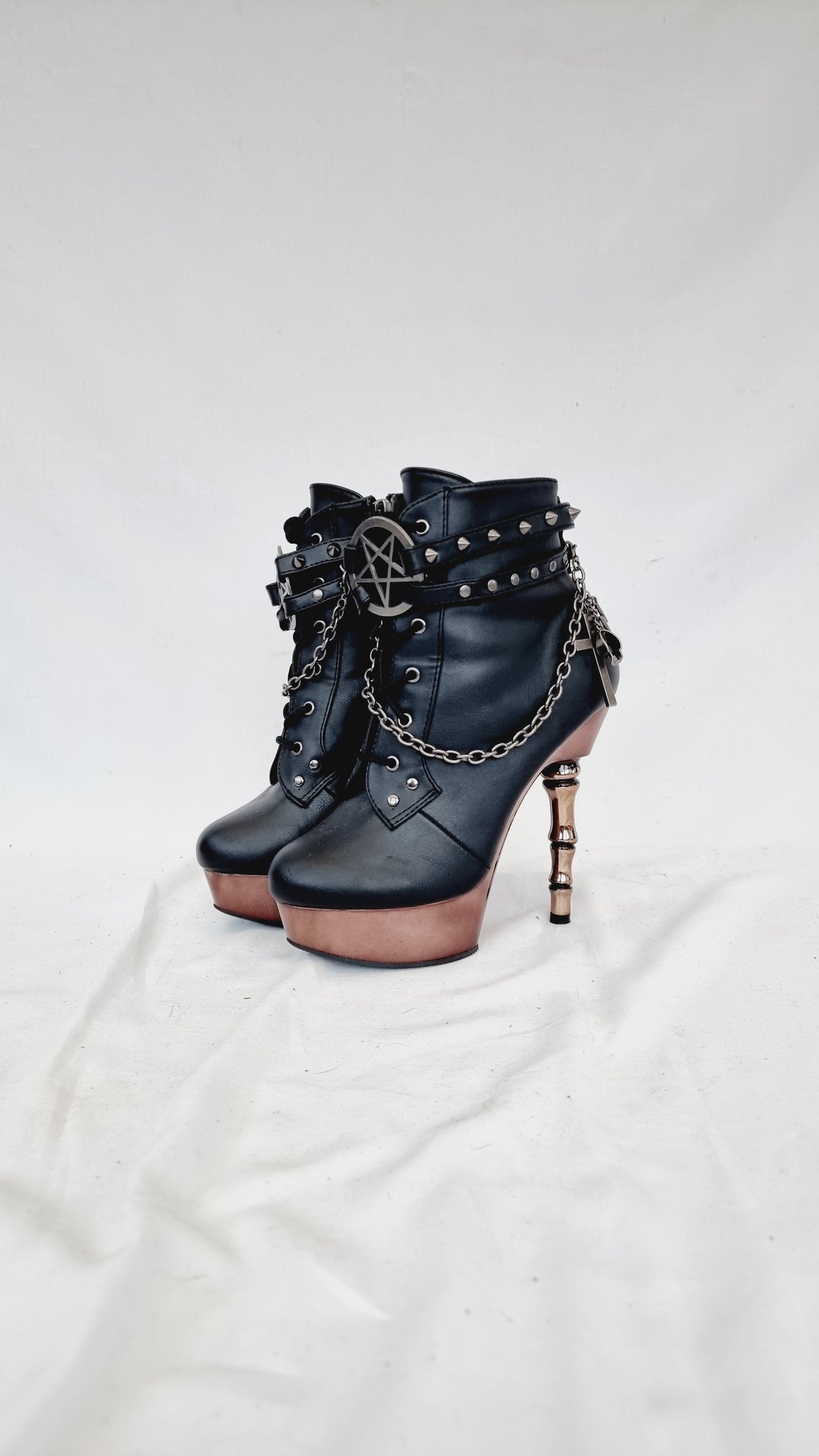 EU 37 / UK 4 Demonia Shoes